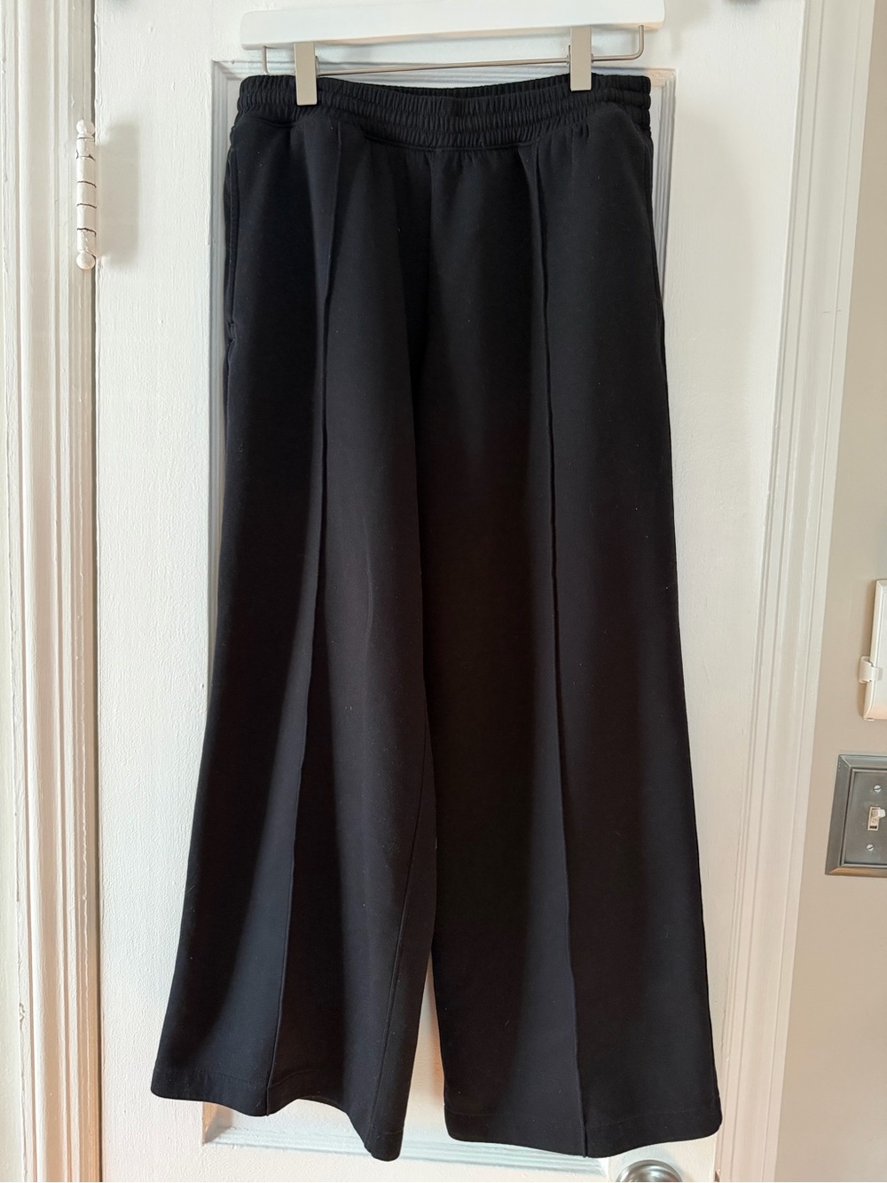 Women’s Black Wide-Leg Jogger Pants with Elastic Waist - Small Short